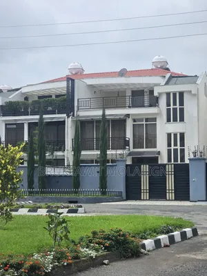 5bdrm Apartment in Ayat, Yeka for sale