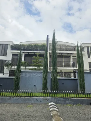 5bdrm Apartment in Ayat, Yeka for sale