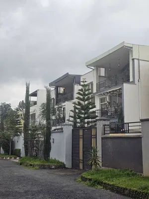 5bdrm Apartment in Ayat, Yeka for sale