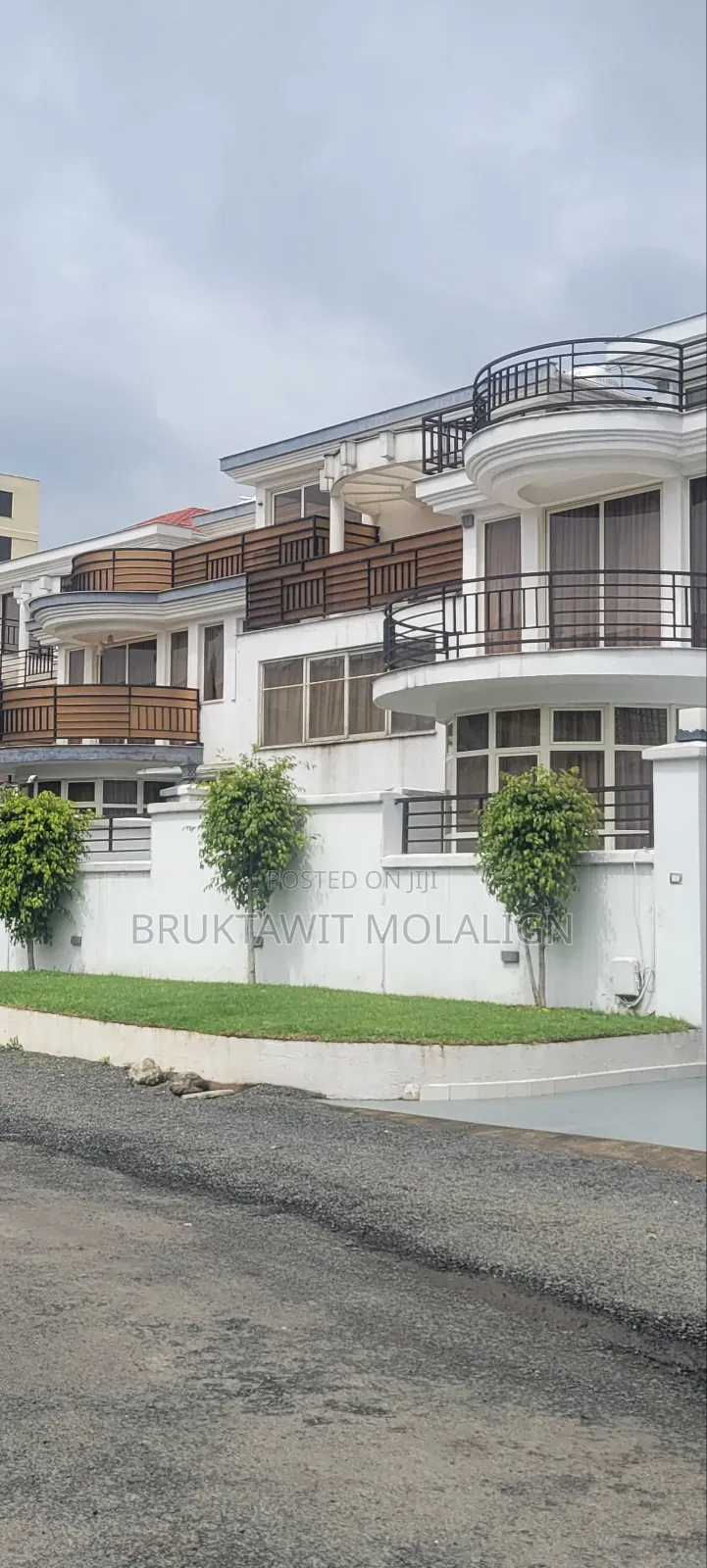 5bdrm Apartment in Ayat, Yeka for sale