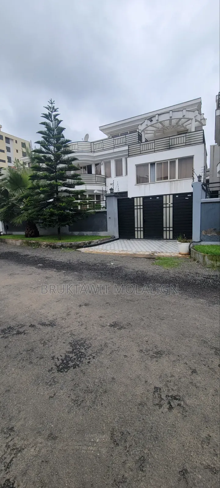 5bdrm Apartment in Ayat, Yeka for sale