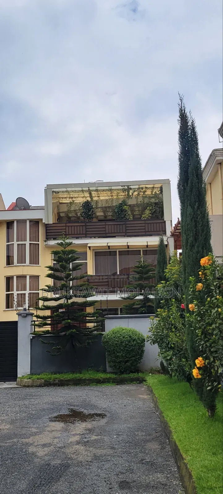 5bdrm Apartment in Ayat, Yeka for sale