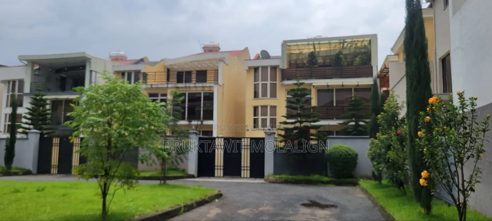 5bdrm Apartment in Ayat, Yeka for sale