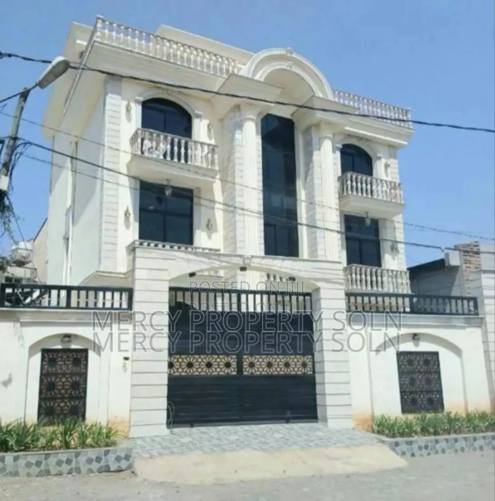 Furnished 8bdrm House in Bole for sale