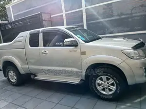 Toyota Hilux 2012 Gold