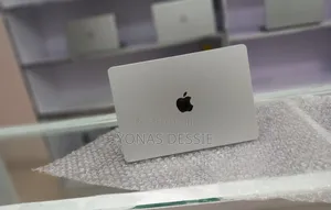 New Laptop Apple MacBook Air 2022 M2 8GB SSD 256GB