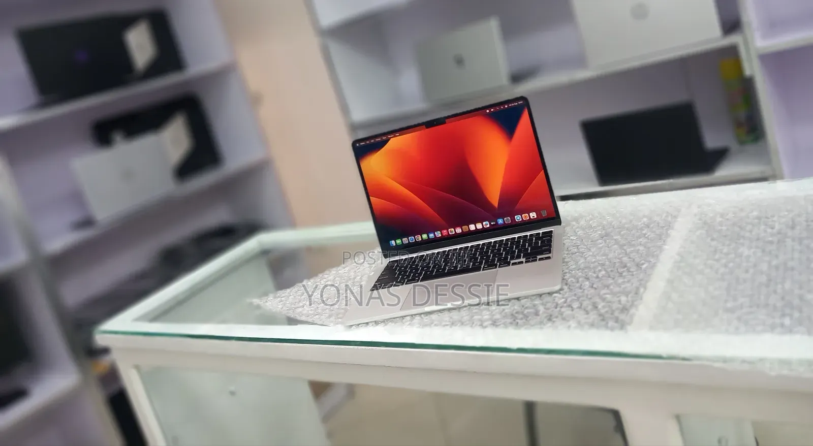 New Laptop Apple MacBook Air 2022 M2 8GB SSD 256GB