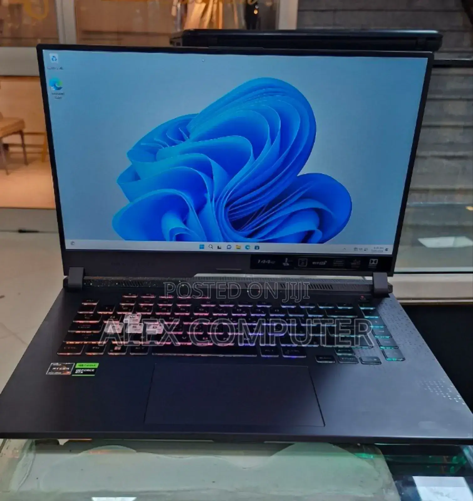 New Laptop Asus ROG Strix G15 16GB AMD Ryzen 7 SSD 1T
