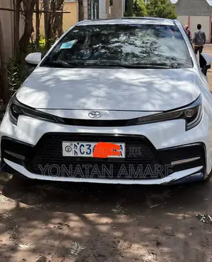 Photo - Toyota Corolla 2022 White
