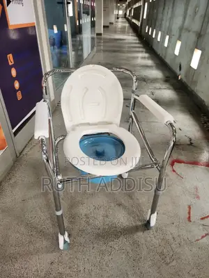 Photo - Toilet Chair瞞報poty Chair肺炎commode Chair鵝毛commode Chair朱諾commode Chair