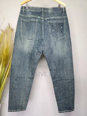 Stone Wash Blue Jeans – Modern Street Look