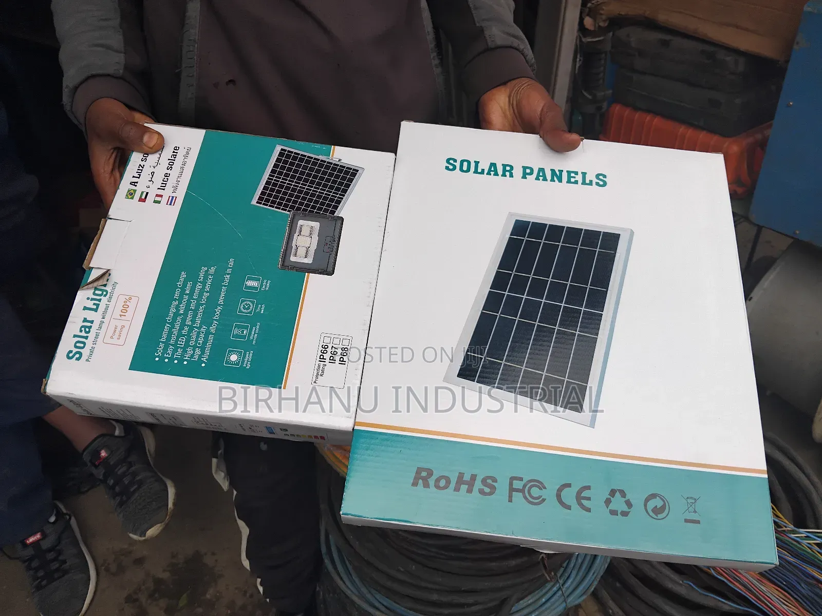 Solar Panel With Battry Pamp and Remote Controls