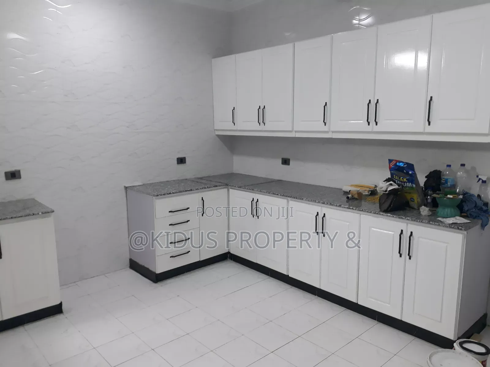 8bdrm House in Around Nasswe, Nifas Silk-Lafto for rent