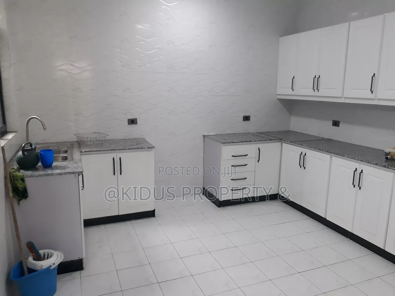 8bdrm House in Around Nasswe, Nifas Silk-Lafto for rent