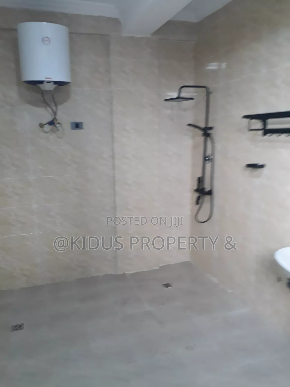 8bdrm House in Around Nasswe, Nifas Silk-Lafto for rent