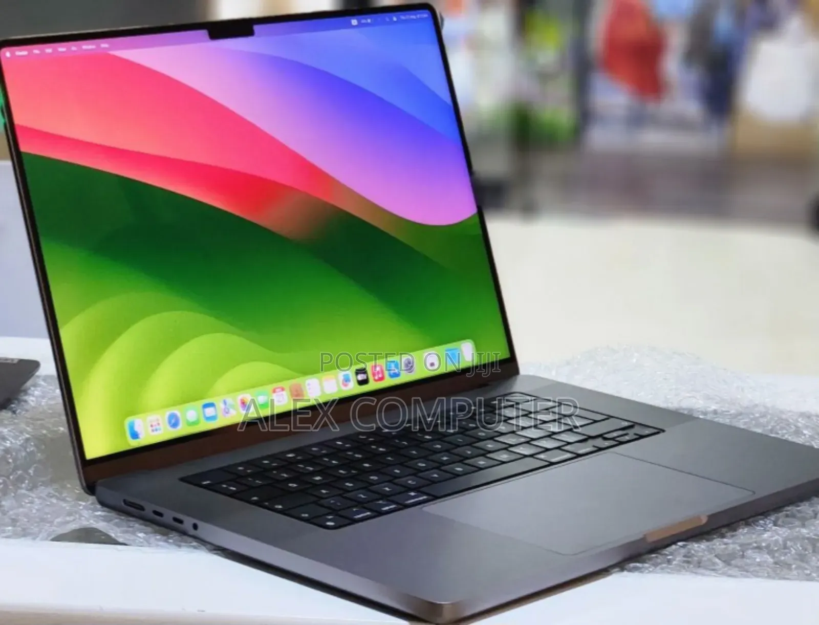 New Laptop Apple MacBook Pro 2021 M1 32GB Apple M1 Max SSD 512GB