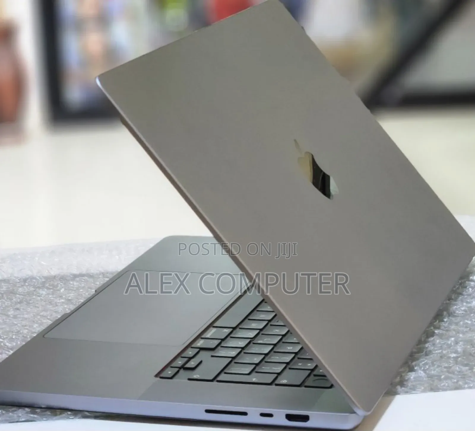 New Laptop Apple MacBook Pro 2021 M1 32GB Apple M1 Max SSD 512GB