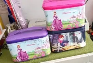 Photo - የልጆች የትምህርት ቤት ቦርሳ ከምሳቃ እና ኮዳ ጋር