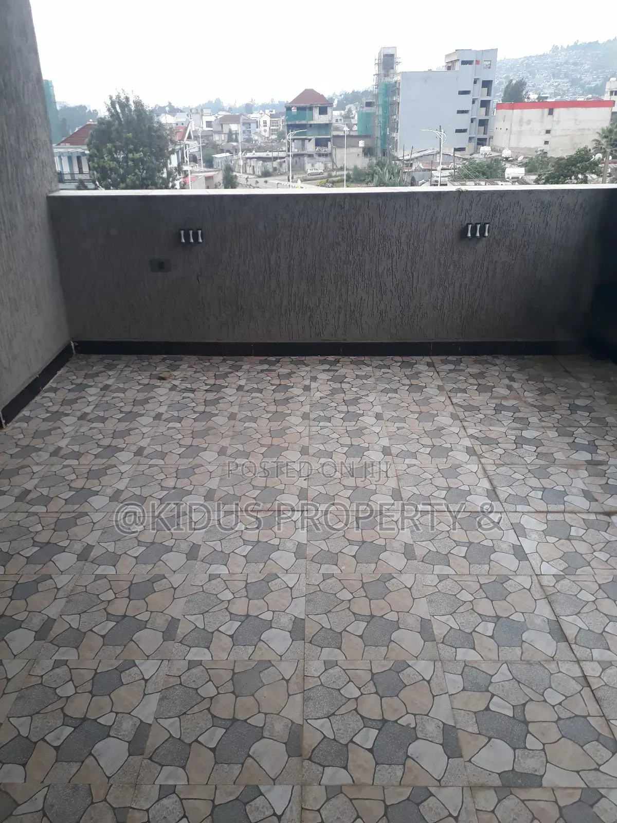 8bdrm House in Around Nasswe, Nifas Silk-Lafto for rent