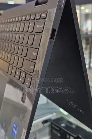 New Laptop Lenovo Yoga 7i 8GB Intel Core I7 SSD 512GB