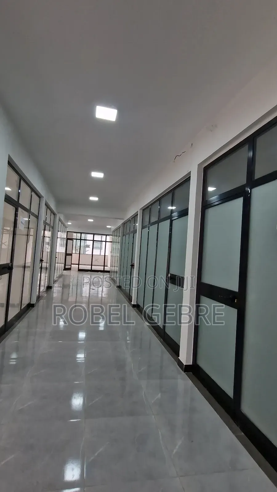 ሙሉ በሙሉ ያለቁ የንግድ ሱቆች