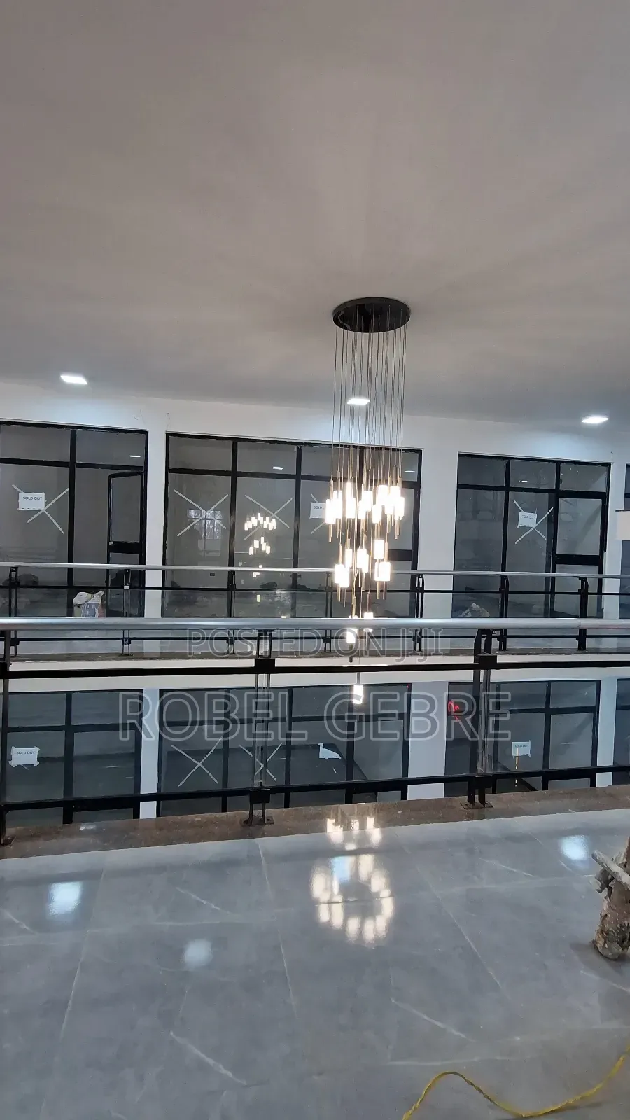 ሙሉ በሙሉ ያለቁ የንግድ ሱቆች