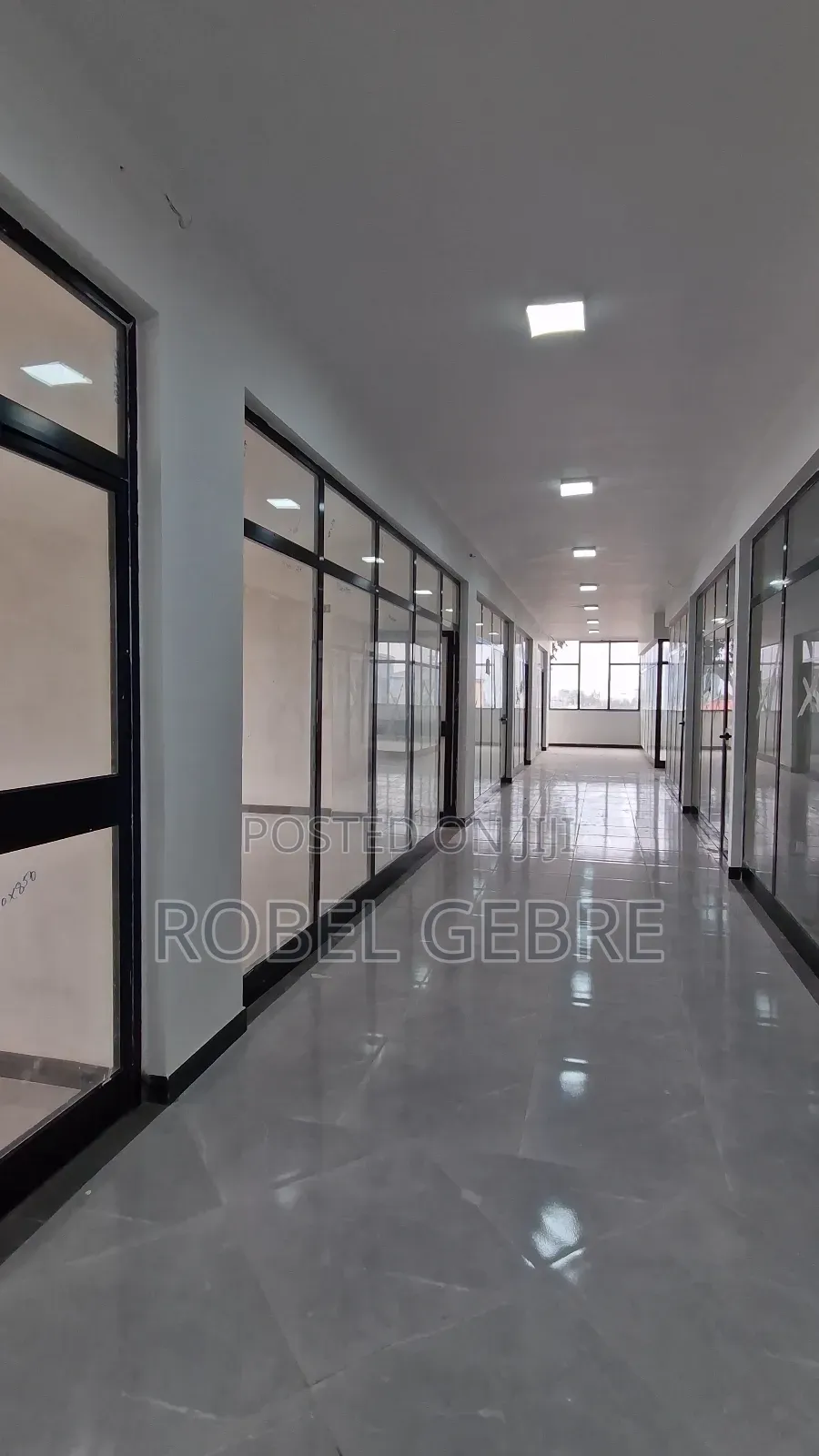 ሙሉ በሙሉ ያለቁ የንግድ ሱቆች