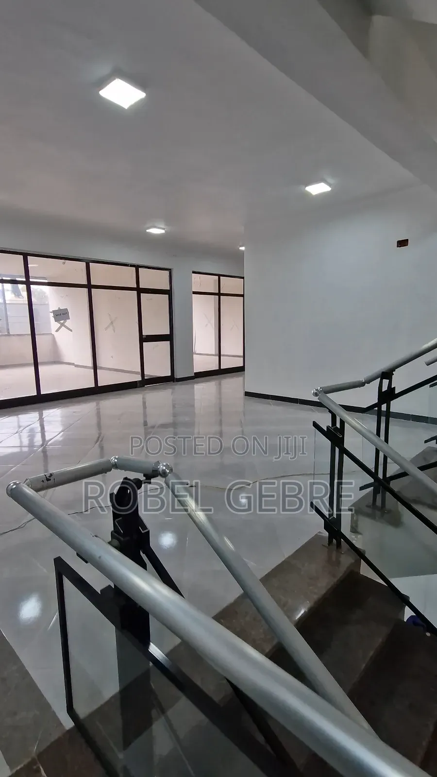 ሙሉ በሙሉ ያለቁ የንግድ ሱቆች