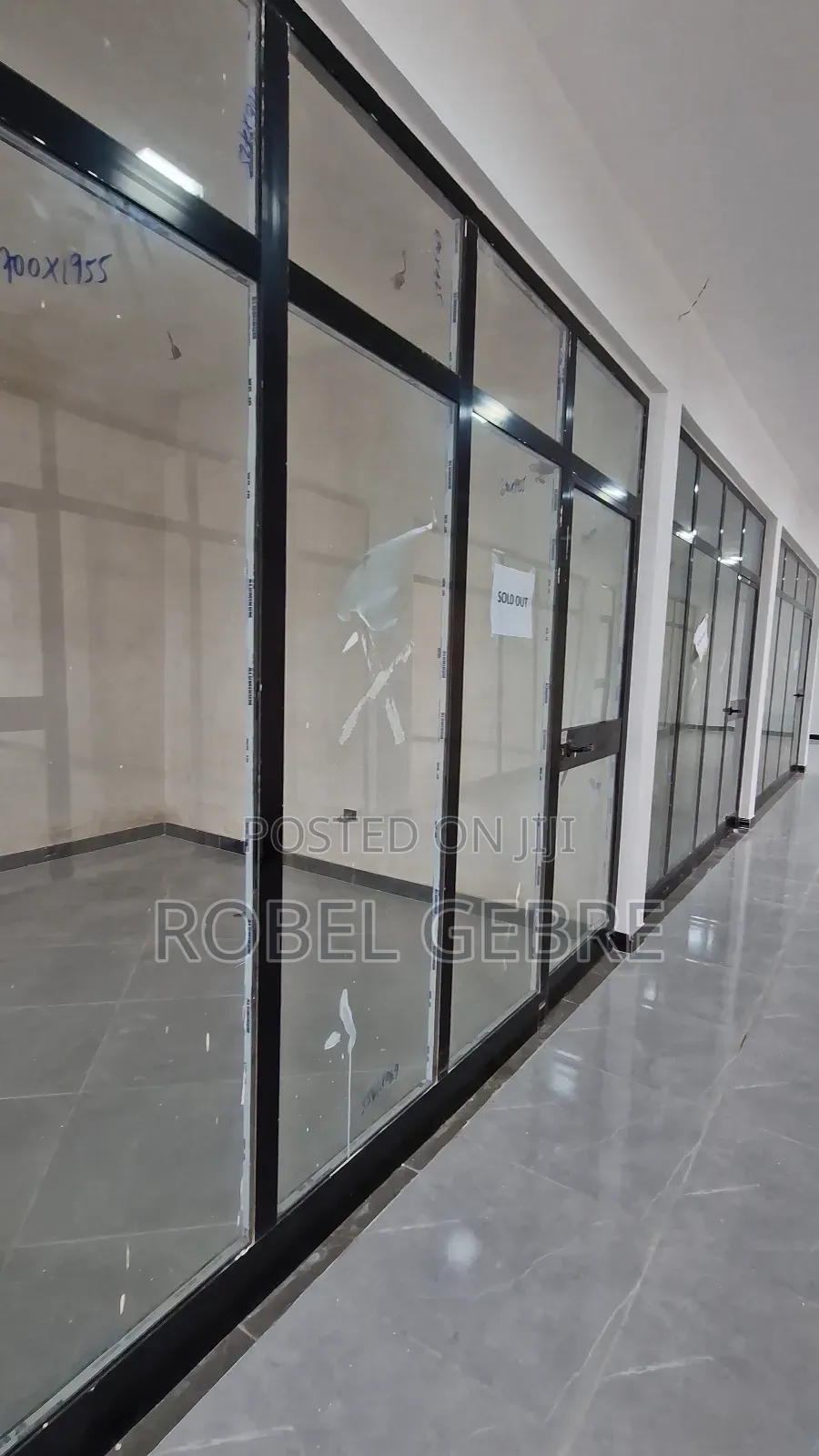 ሙሉ በሙሉ ያለቁ የንግድ ሱቆች