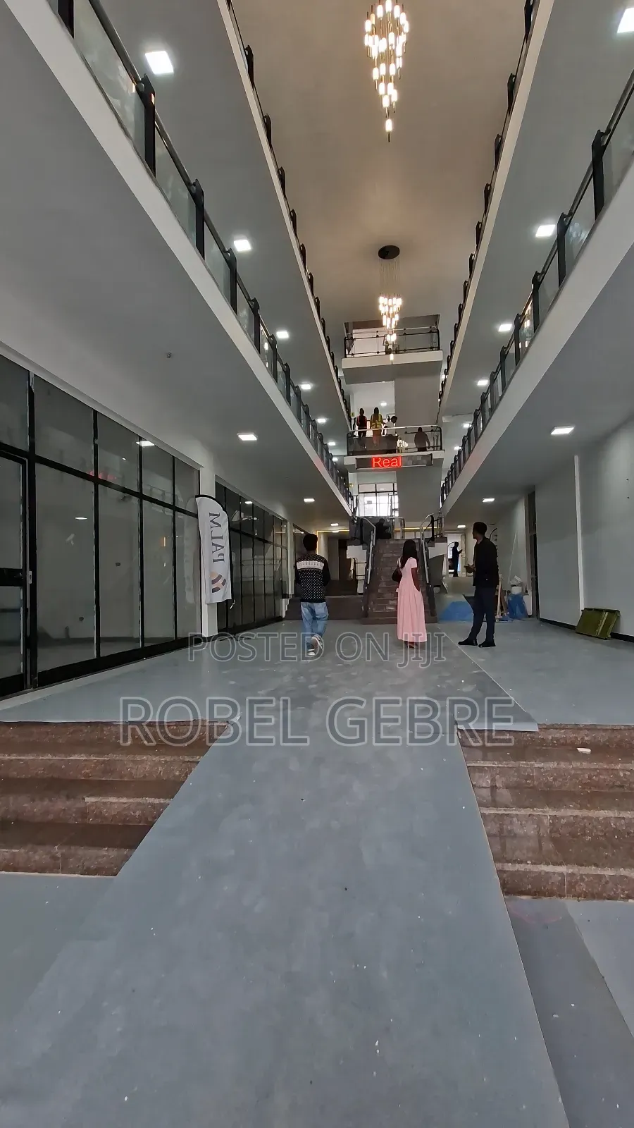 ሙሉ በሙሉ ያለቁ የንግድ ሱቆች