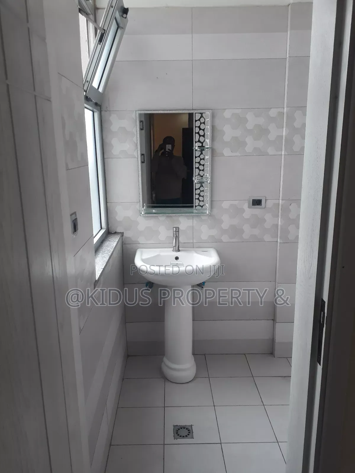 Furnished 1bdrm Apartment in Amigos, Nifas Silk-Lafto for rent