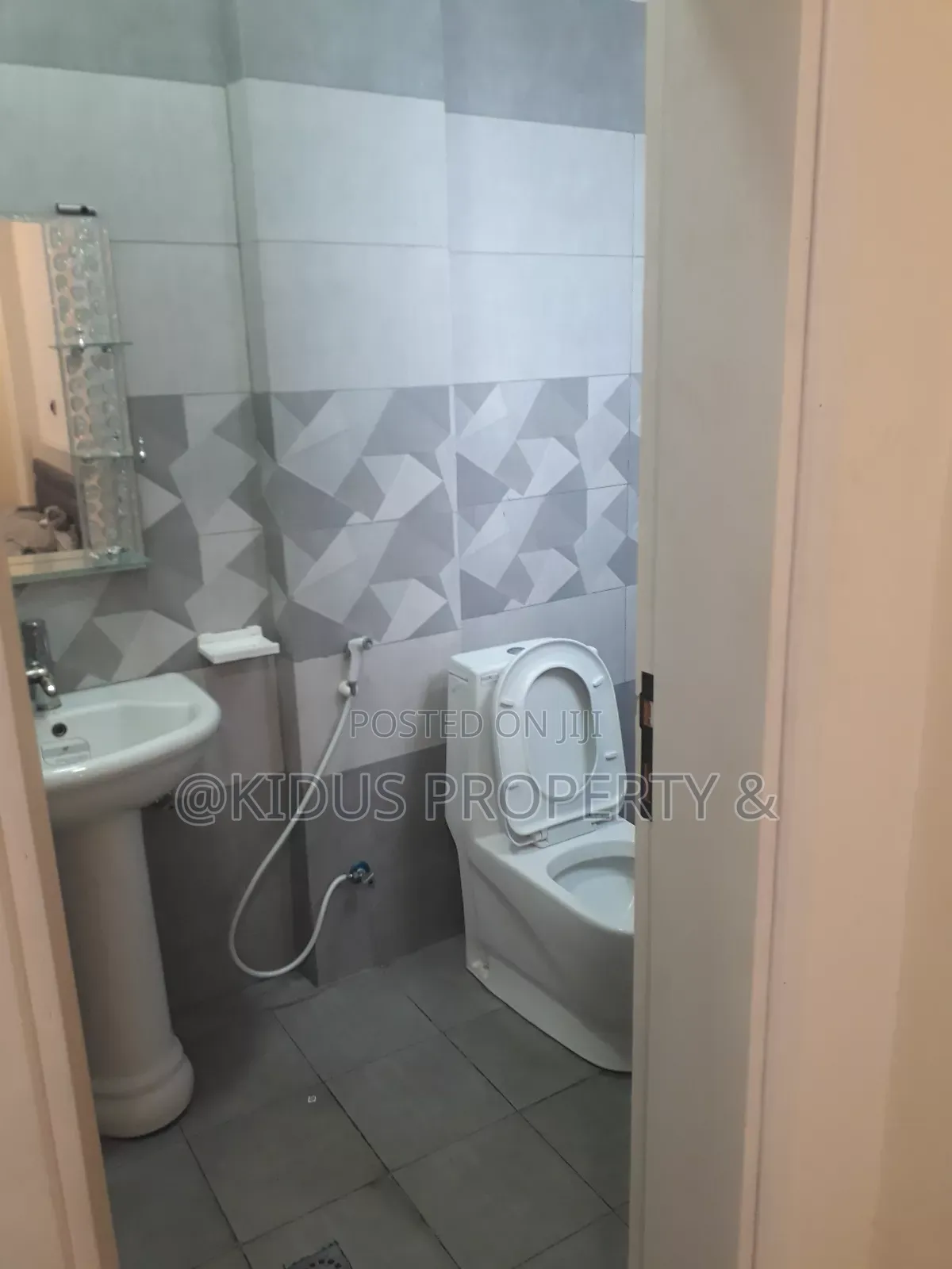 Furnished 1bdrm Apartment in Amigos, Nifas Silk-Lafto for rent