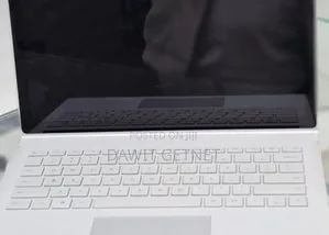 Photo - New Laptop Apple MacBook Pro 2019 4GB Intel Core i5 SSD 128GB