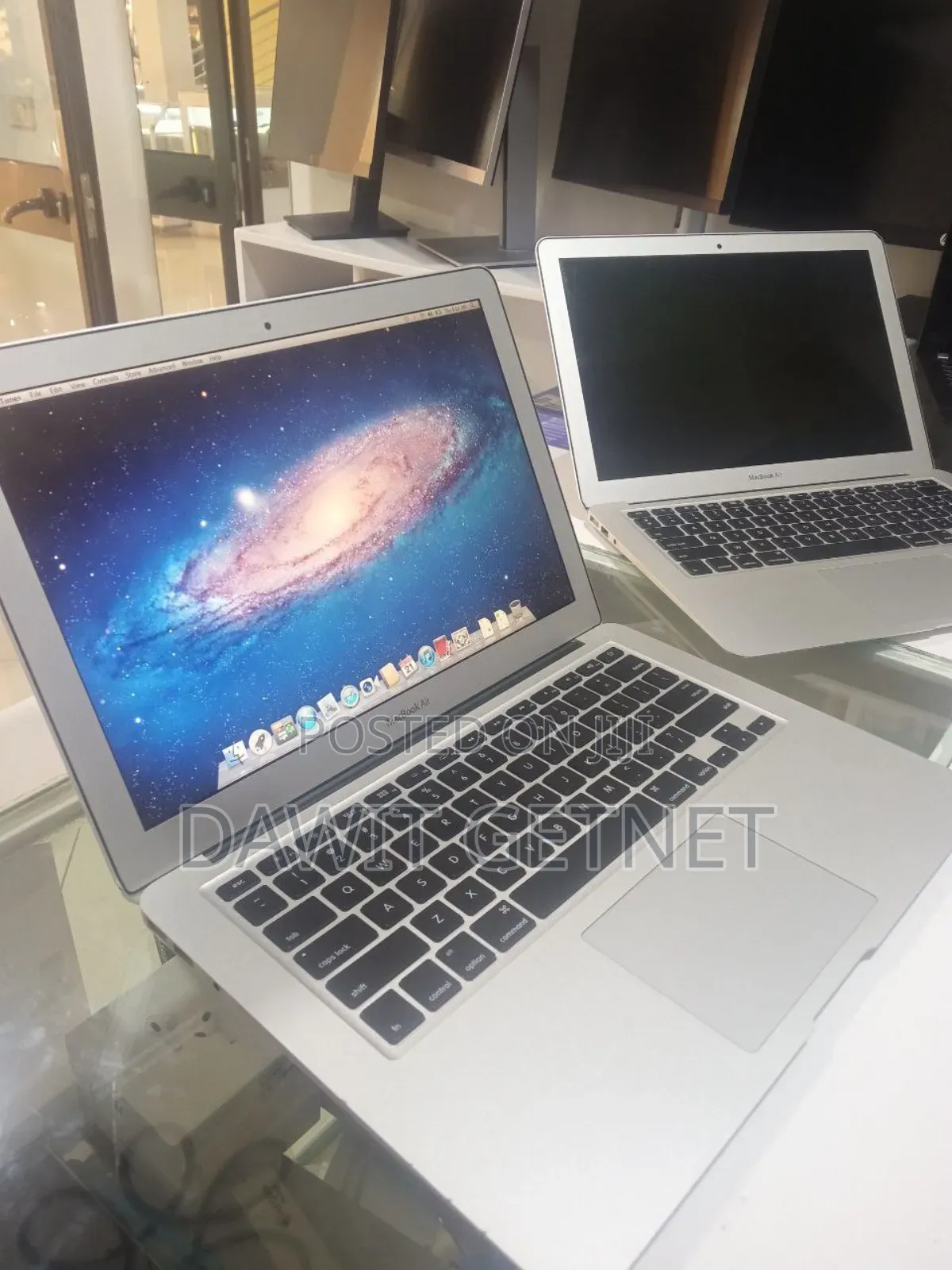 New Laptop Apple MacBook Pro 2019 4GB Intel Core i5 SSD 128GB