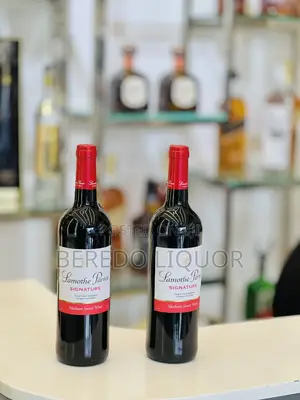 Photo - Lamothe Parrot Red