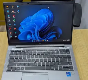 New Laptop HP ZBook Firefly 14 G7 16GB Intel Core i7 SSD 512GB