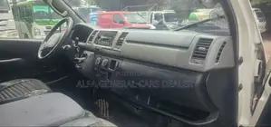 Toyota HiAce 2010 White