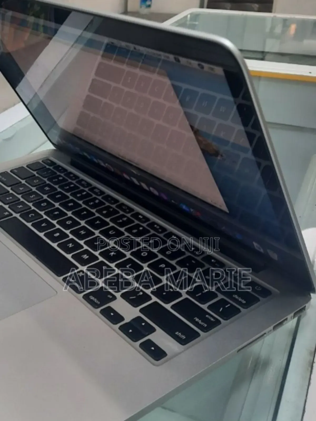 New Laptop Apple MacBook Pro 2015 8GB Intel Core I5 SSD 256GB