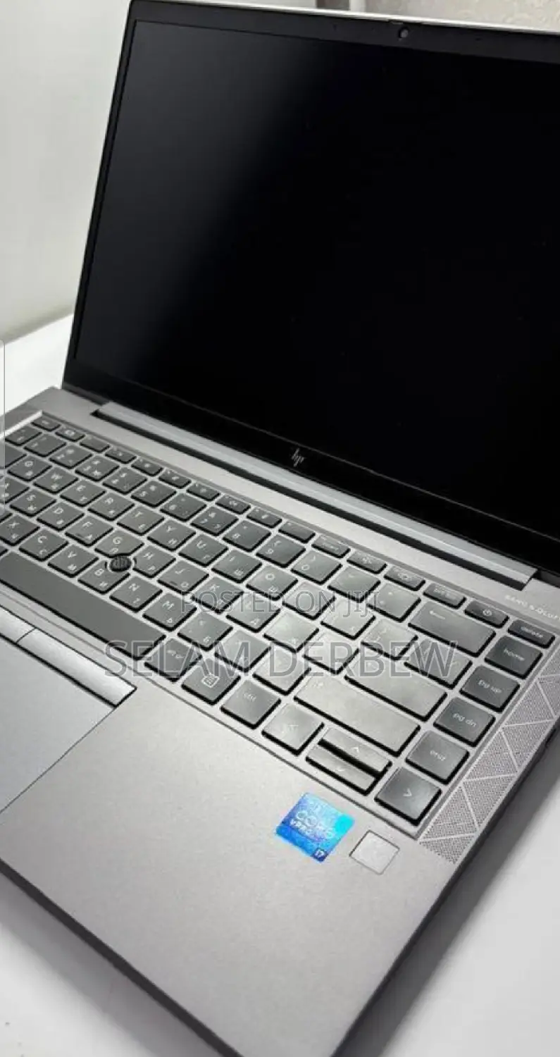 New Laptop HP ZBook Firefly G8 16GB Intel Core I7 SSD 512GB