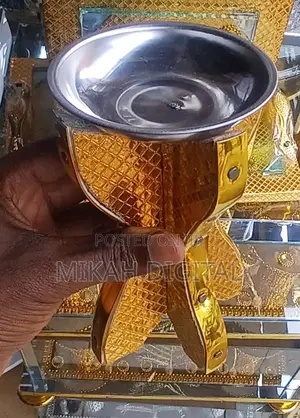 Golden Flower Decorated Glass Rekebot | ወርቃማ አበባ ቅርፅመ ስታወት ረከቦት