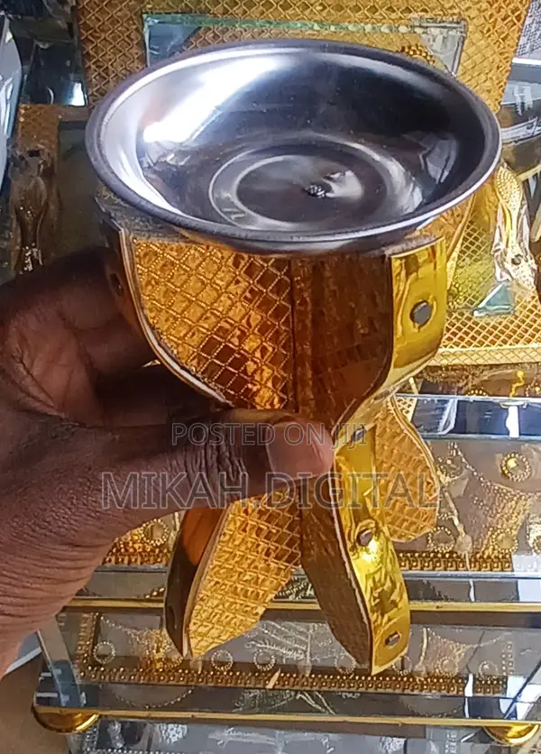 Golden Flower Decorated Glass Rekebot | ወርቃማ አበባ ቅርፅመ ስታወት ረከቦት