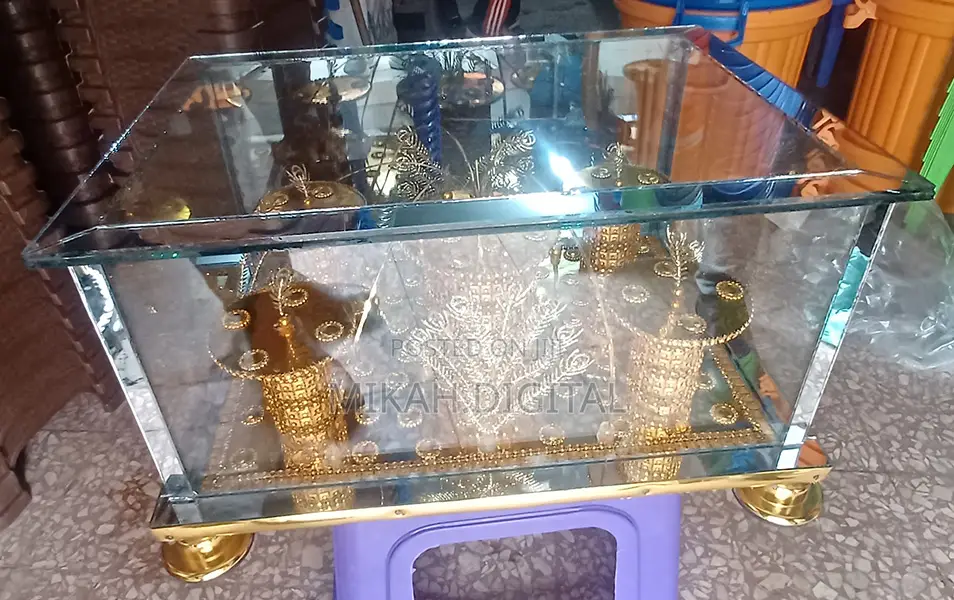 Golden Flower Decorated Glass Rekebot | ወርቃማ አበባ ቅርፅመ ስታወት ረከቦት