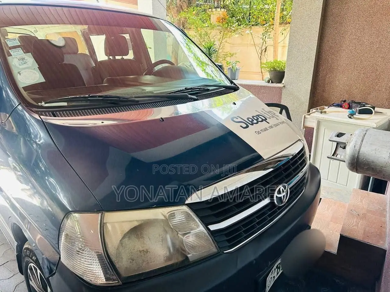 Toyota HiAce 2011 Blue