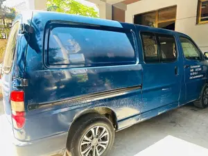 Toyota HiAce 2011 Blue
