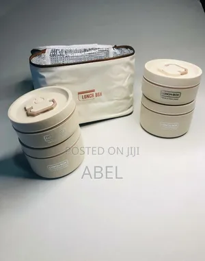 Photo - Quality Lunch Box Withi Its Own Bag