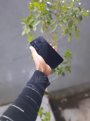 Photo - Samsung Galaxy S22+ 5G 256 GB Black