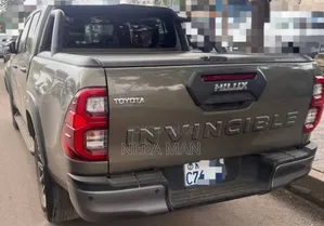 Toyota Hilux 2022 Gray