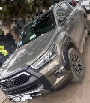 Toyota Hilux 2022 Gray