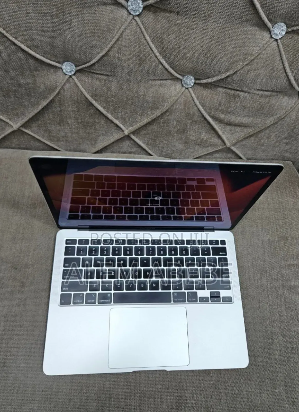 New Laptop Apple MacBook 2020 8GB Intel Core I5 SSD 512GB