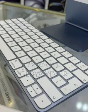 New Laptop Apple MacBook Air 2024 M3 13-Inch 8GB Apple M3 SSD 256GB